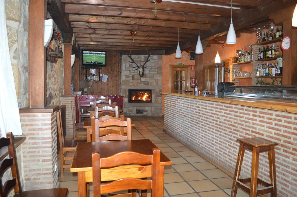 Hostal Revinuesa Exterior photo
